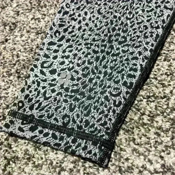 Sweaty Betty Grey Leopard Print Leggings Size M, 7/8 length - Picture 11 of 12